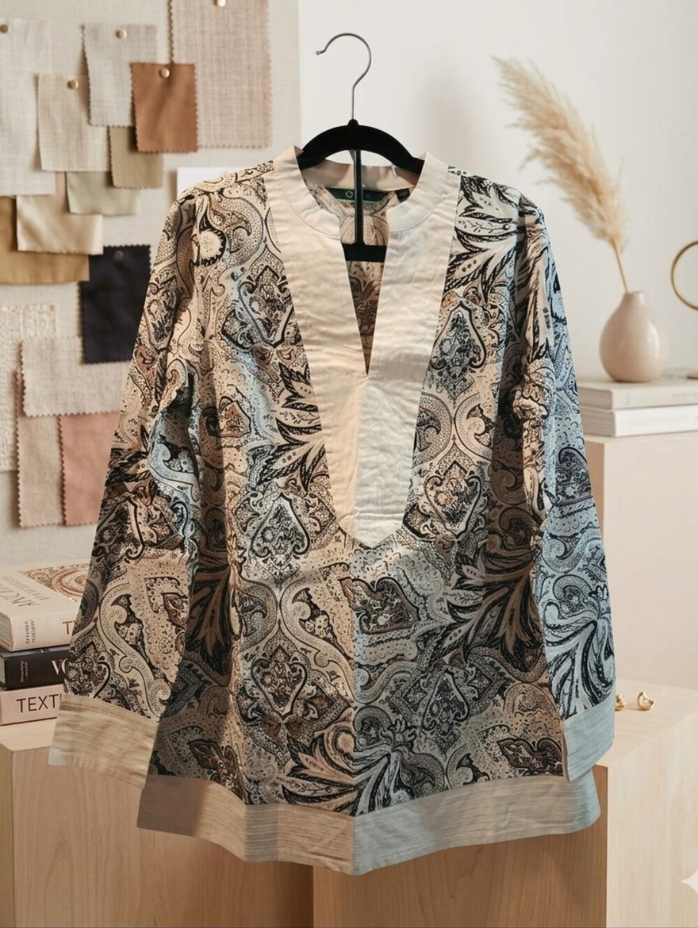 C. Wonɓvs Mder Cream and Black Paisley VvV-Neck Tunic with Contrast Placket